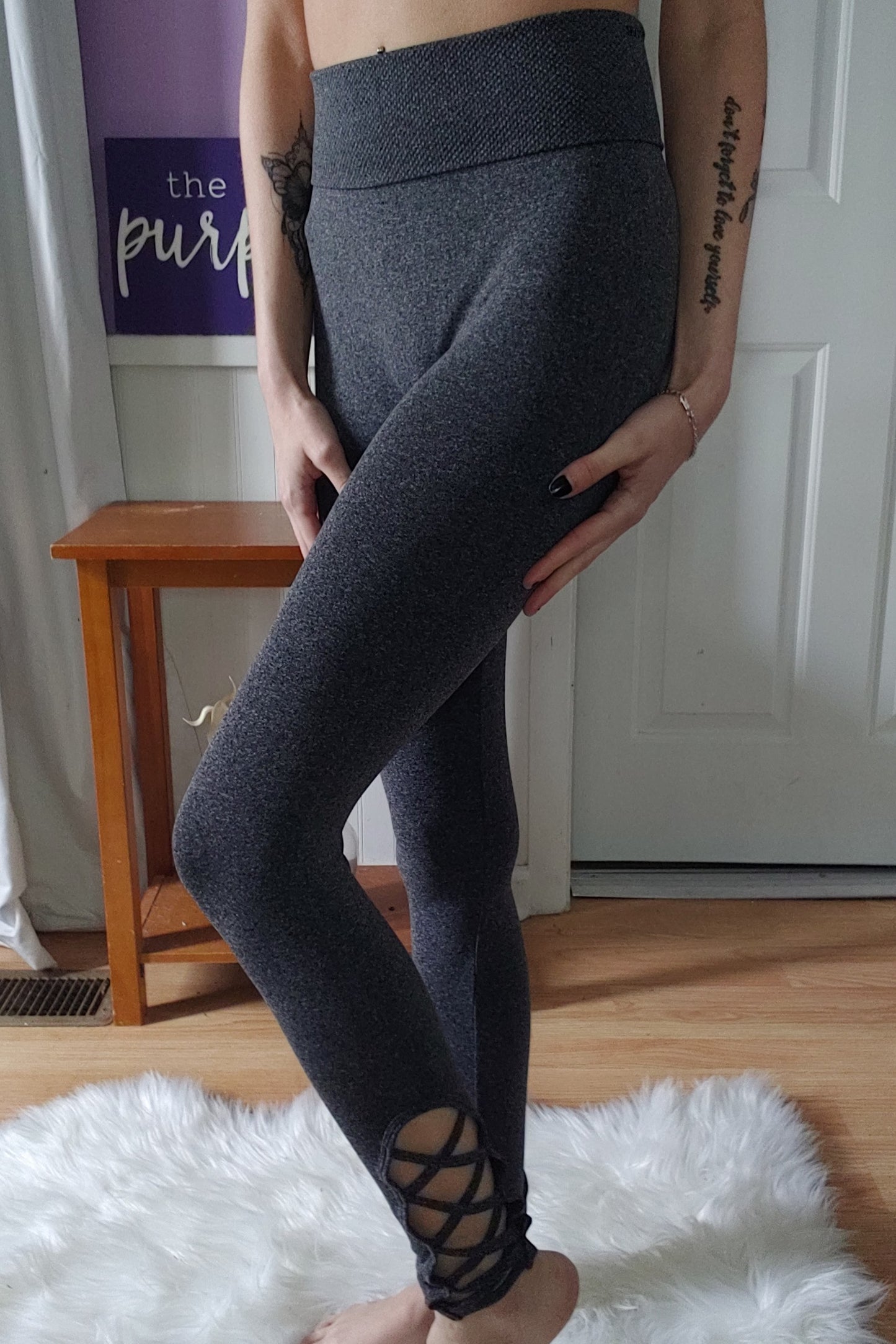 Laced Ankle Workout Leggings in Burgundy (S-XL)