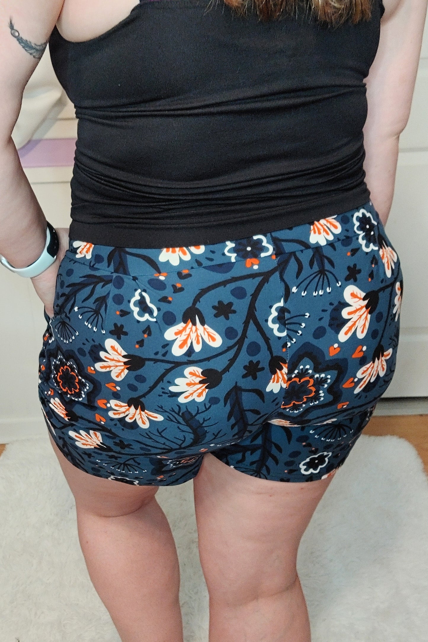Harem Shorts in Navy Floral (Super Soft) S-XL